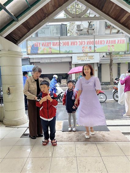 CHÀO ĐÓN CÁC CON HỌC SINH ĐẾN TRƯỜNG