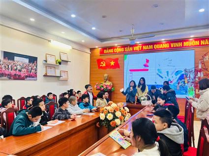 RỘN RÀNG HỨNG KHỞI TRONG BUỔI ĐỌC SÁCH ĐẦU XUÂN ẤT TỴ 2025