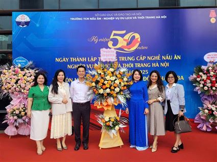 TRƯỜNG TIỂU HỌC BÌNH MINH CHÚC MỪNG TRƯỜNG TRUNG CẤP NGHỀ NẤU ĂN – NGHIỆP VỤ DU LỊCH VÀ THỜI TRANG HÀ NỘI KỶ NIỆM 50 NĂM THÀNH LẬP VÀ ĐÓN NHẬN HUÂN CHƯƠNG LAO ĐỘNG HẠNG BA