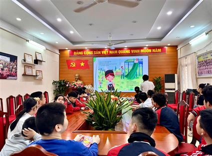 HỌC SINH HỨNG THÚ THAM GIA HOẠT ĐỘNG ĐỌC SÁCH TRONG CÂU LẠC BỘ “GIỜ ĐỌC VUI VẺ”