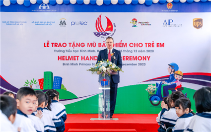 Kỷ niệm ngày Quốc tế Người khuyết tật 2020  Trao tặng “ Mũ bảo hiểm cho trẻ em”  trường Tiểu học Bình Minh – Hà Nội
