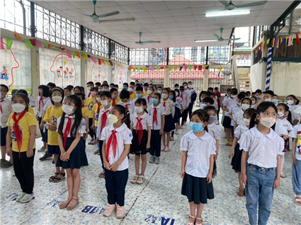 HỌC SINH TRƯỜNG TIỂU HỌC BÌNH MINH PHẤN KHỞI NGÀY ĐẦU ĐƯỢC HỌC BÁN TRÚ TRỞ LẠI.