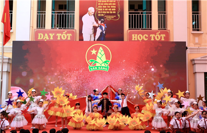 Liên đội trường Tiểu học Bình Minh hân hoan trong Lễ kỷ niệm 82 năm Ngày thành lập Đội TNTP Hồ Chí Minh.
