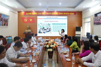 TRƯỜNG TIỂU HỌC BÌNH MINH ĐÓN ĐOÀN CÁN BỘ QUẢN LÝ VÀ GIÁO VIÊN CÁC TRƯỜNG MẦM NON, PHỔ THÔNG TRỰC THUỘC UBND HUYỆN HÒN ĐẤT ĐẾN THAM QUAN, HỌC TẬP